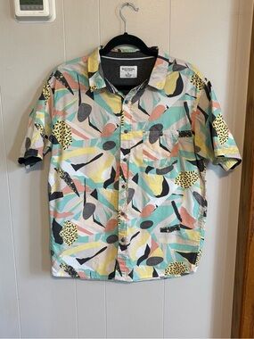 Distortion retro 80’s-90’s print button down short sleeve size L. EUC